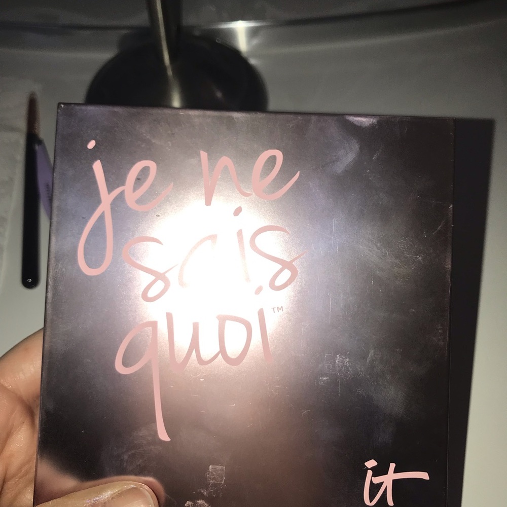 It Cosmetics Je me suis qui face pallet